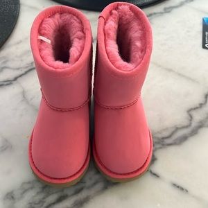 Never worn pink toddler uggs